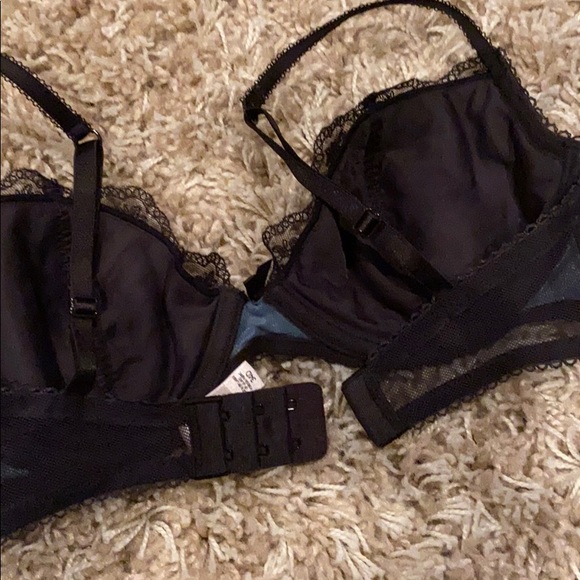 Victoria’s Secret lace underwire bra. - Picture 4 of 4